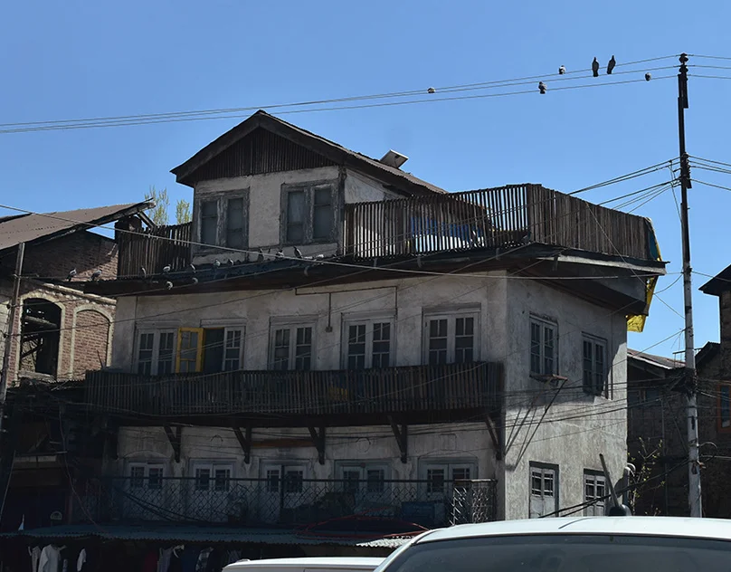 Kashmir Streets — by Rihaan Kujur